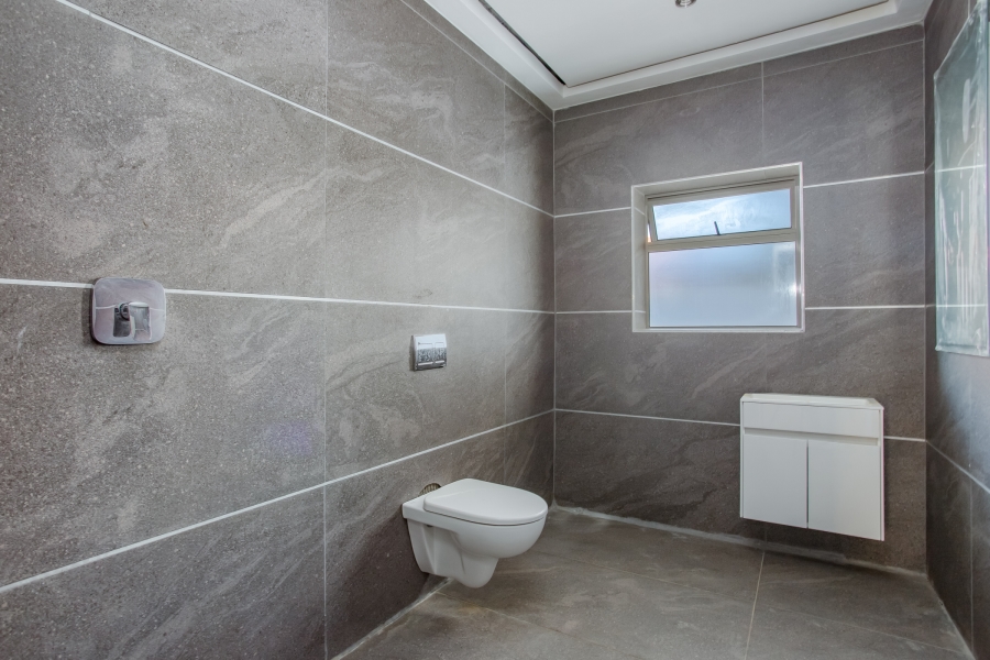 10 Bedroom Property for Sale in Berg En Dal Western Cape